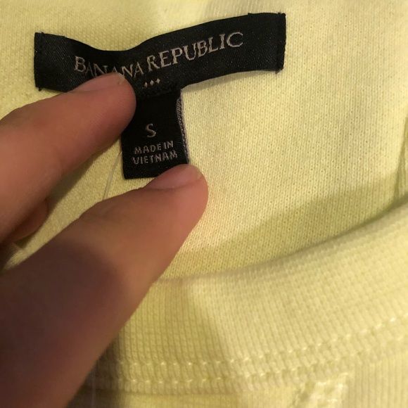 Banana Republic neon crewneck - Picture 2 of 3